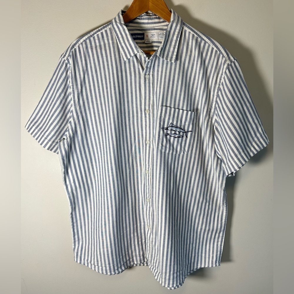Old Navy Everyday Shirt Men's XL Blue Striped Pocket Fish Embroidered Chemise